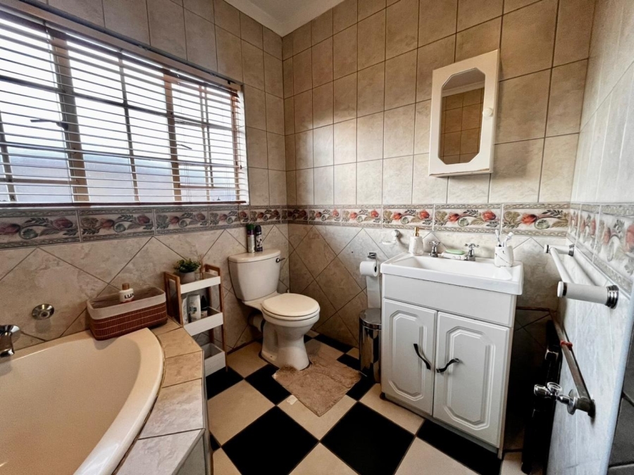 3 Bedroom Property for Sale in Safari Gardens North West